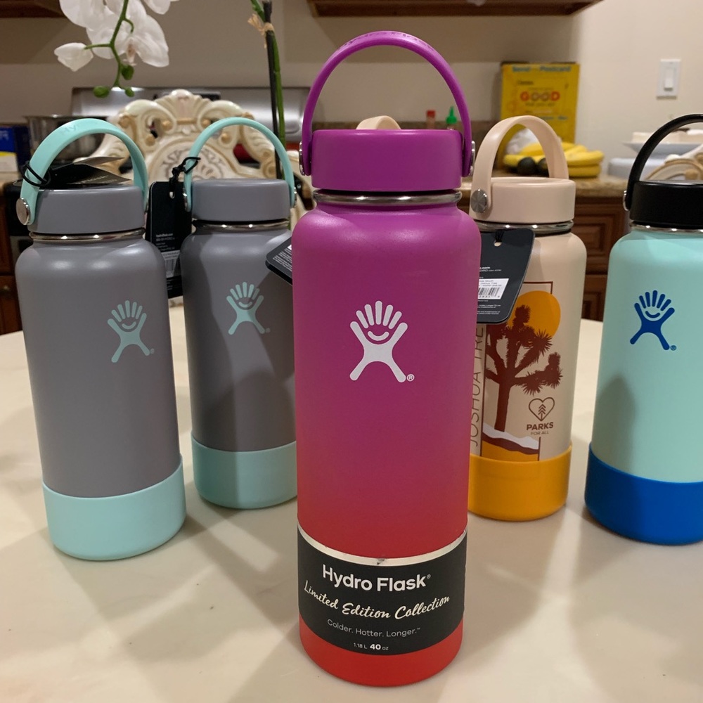 🛑SOLD🛑Hydro flask 40 oz Authentic matching boot